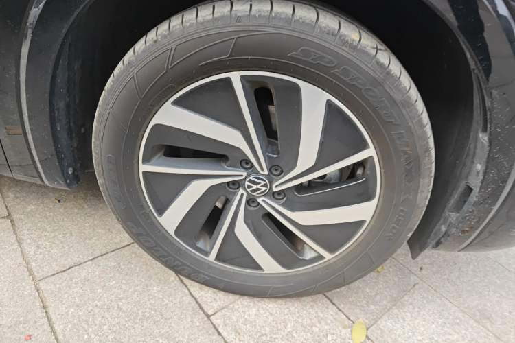 Used Volkswagen Viloran 2023 Revised Version 380TSI Luxury Edition Right Front Wheel Hub