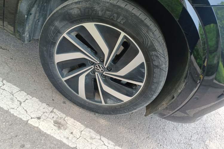 Used Volkswagen Viloran 2023 380TSI Luxury Edition Right Front Wheel Hub