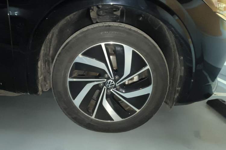 Used Volkswagen Viloran 2023 Revised Version 380TSI Luxury Edition Right Front Wheel Hub