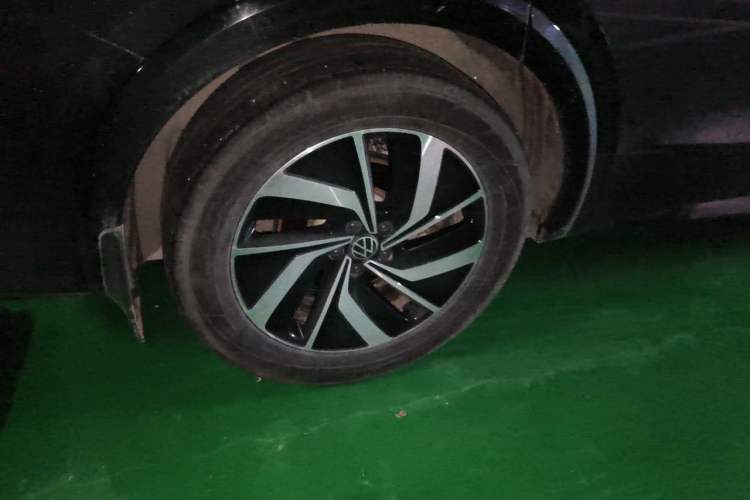 Used Volkswagen Viloran 2023 380TSI Prestige Edition Right Front Wheel Hub