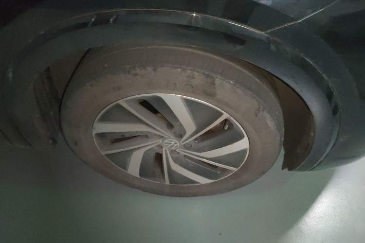 Used Volkswagen Viloran 2023 Revised Version 380TSI Luxury Edition Right Front Wheel Hub