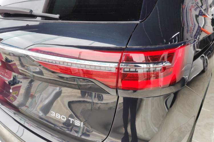 Used Volkswagen Viloran 2023 Revised Version 380TSI Luxury Edition Right Rear Taillight