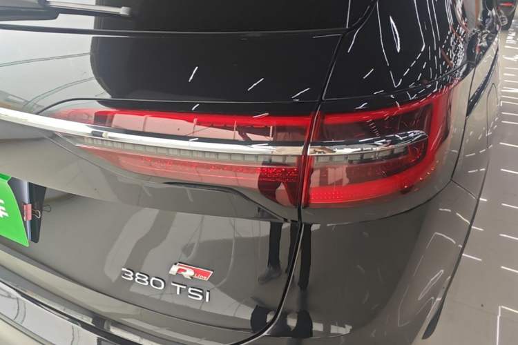 Used Volkswagen Viloran 2023 380TSI Luxury Edition Right Rear Taillight
