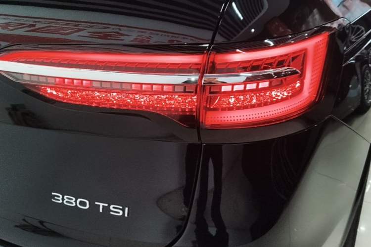Used Volkswagen Viloran 2023 380TSI Prestige Edition Right Rear Taillight