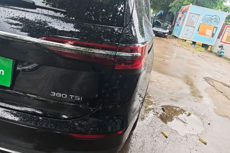 Used Volkswagen Viloran 2023 380TSI Luxury Edition Right Rear Taillight