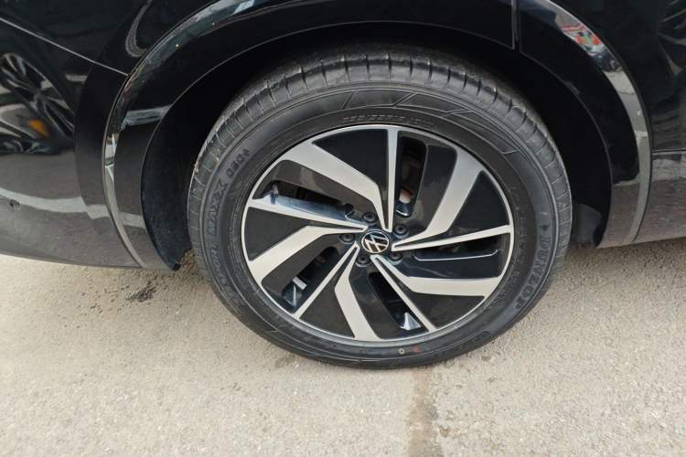 Used Volkswagen Viloran 2023 Facelift 330TSI Luxury Edition Right Rear Wheel Hub