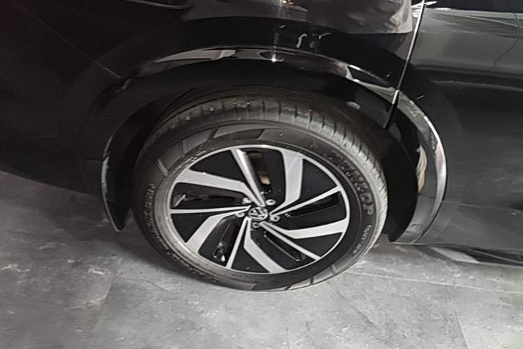 Used Volkswagen Viloran 2023 380TSI Luxury Edition Right Rear Wheel Hub