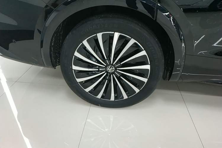 Used Volkswagen Viloran 2023 380TSI Prestige Edition Right Rear Wheel Hub