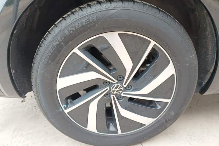Used Volkswagen Viloran 2023 Facelift 330TSI Luxury Edition Right Rear Wheel Hub