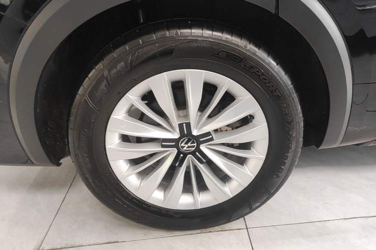 Used Volkswagen Viloran 2023 Revised 330TSI Business Edition Right Rear Wheel Hub
