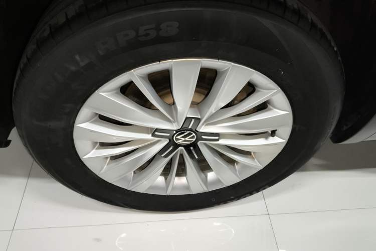 Used Volkswagen Viloran 2023 Revised 330TSI Business Edition Right Rear Wheel Hub