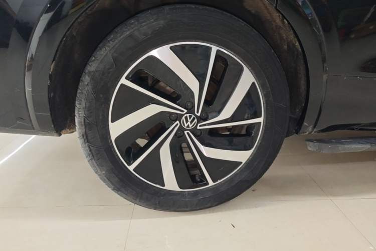 Used Volkswagen Viloran 2023 Facelift 330TSI Luxury Edition Right Rear Wheel Hub