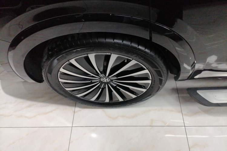 Used Volkswagen Viloran 2023 380TSI Prestige Edition Right Rear Wheel Hub