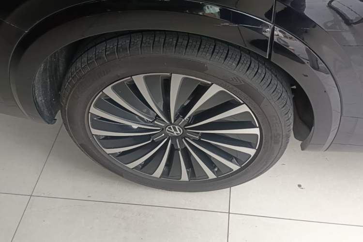 Used Volkswagen Viloran 2023 Revised 380TSI Prestige Edition Right Rear Wheel Hub