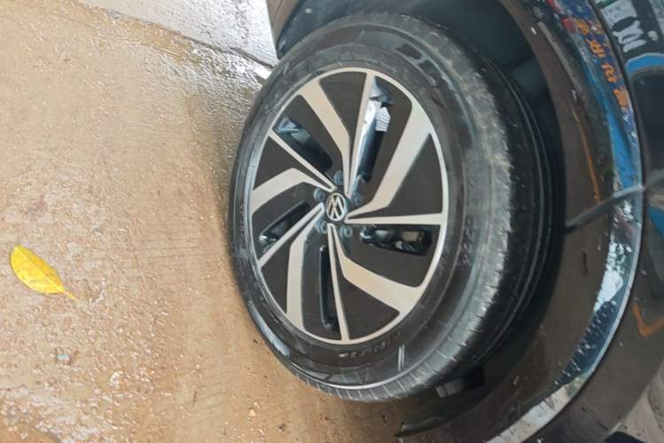 Used Volkswagen Viloran 2023 380TSI Luxury Edition Right Rear Wheel Hub