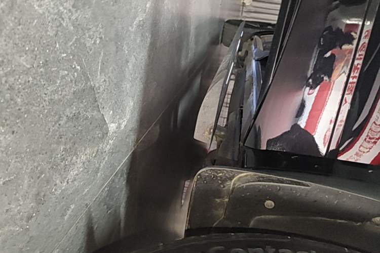 Used Volkswagen Viloran 2023 380TSI Luxury Edition Right Side Sill