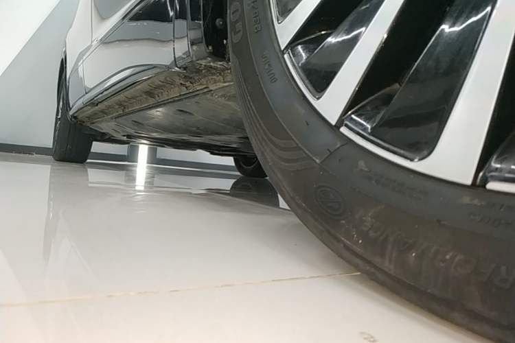 Used Volkswagen Viloran 2023 380TSI Prestige Edition Right Side Sill