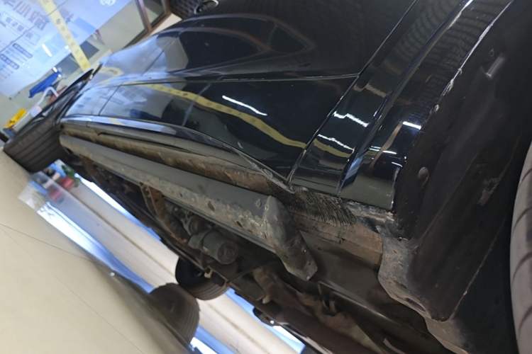 Used Volkswagen Viloran 2023 380TSI Prestige Edition Right Side Sill