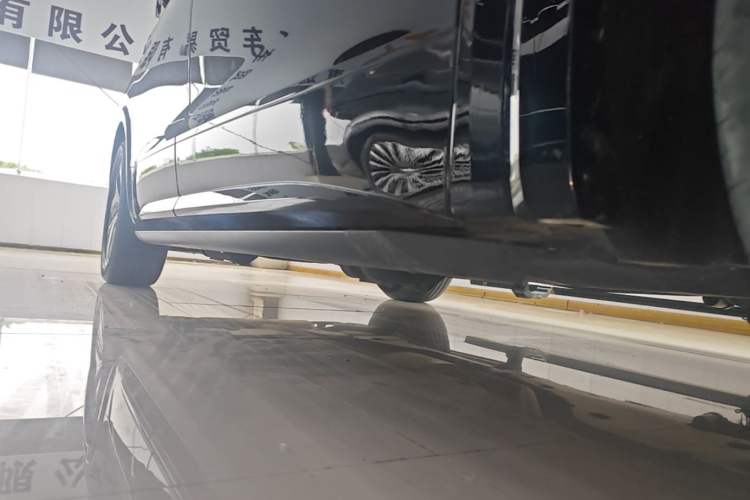 Used Volkswagen Viloran 2023 380TSI Luxury Edition Right Side Sill