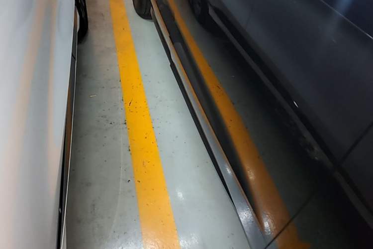Used Volkswagen Viloran 2023 380TSI Luxury Edition Right Side Sill