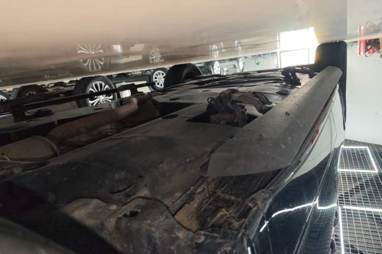 Used Volkswagen Viloran 2023 Facelift 330TSI Luxury Edition Right Side Sill