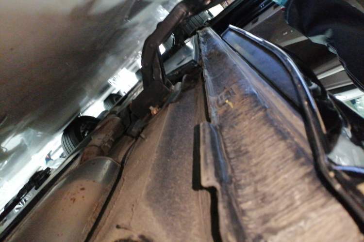 Used Volkswagen Viloran 2023 380TSI Prestige Edition Right Side Sill