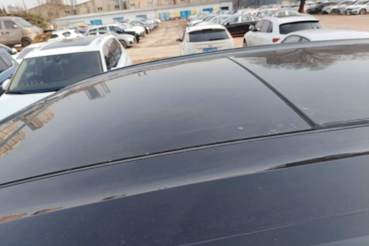 Used Volkswagen Viloran 2023 330TSI Luxury Edition Roof