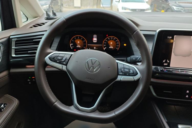 Used Volkswagen Viloran 2023 Facelift 330TSI Luxury Edition Steering Wheel