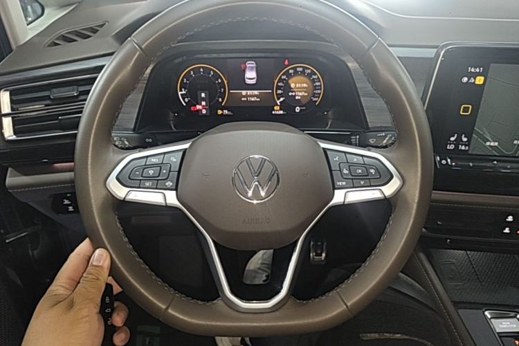 Used Volkswagen Viloran 2023 380TSI Luxury Edition Steering Wheel