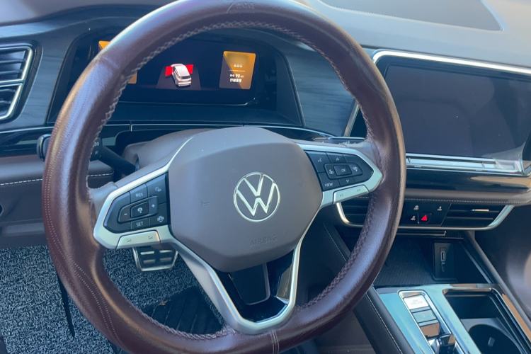 Used Volkswagen Viloran 2023 380TSI Luxury Edition Steering Wheel