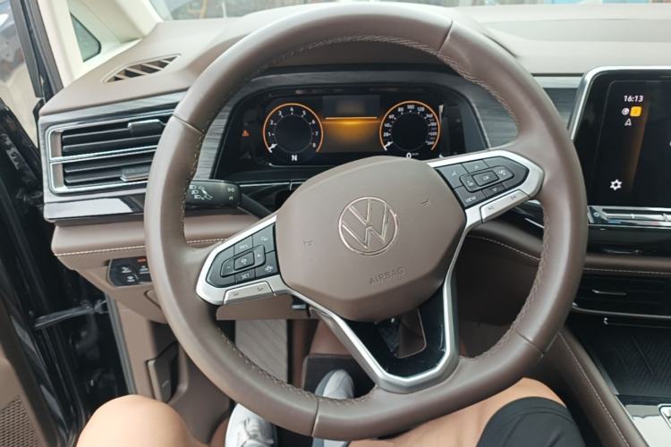 Used Volkswagen Viloran 2023 Facelift 330TSI Luxury Edition Steering Wheel