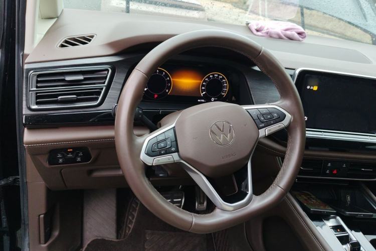 Used Volkswagen Viloran 2023 380TSI Luxury Edition Steering Wheel