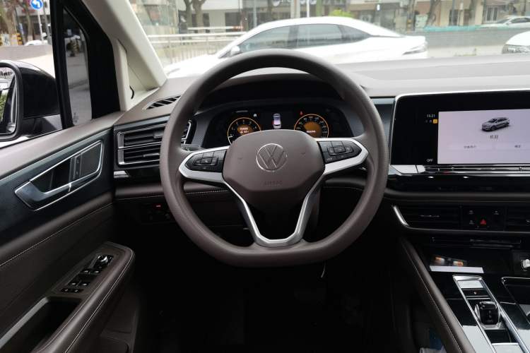 Used Volkswagen Viloran 2023 Revised 330TSI Business Edition Steering Wheel