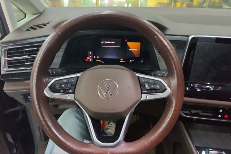 Used Volkswagen Viloran 2023 Facelift 330TSI Luxury Edition Steering Wheel