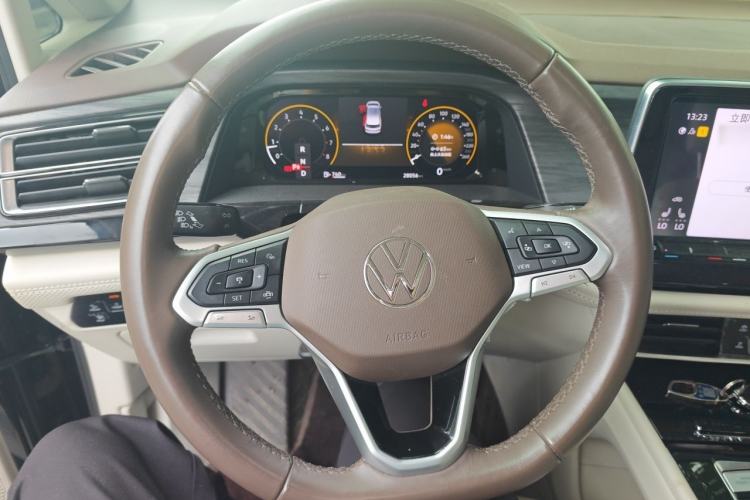 Used Volkswagen Viloran 2023 380TSI Luxury Edition Steering Wheel
