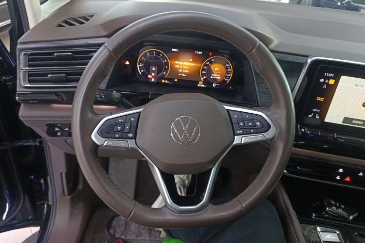 Used Volkswagen Viloran 2023 330TSI Luxury Edition Steering Wheel