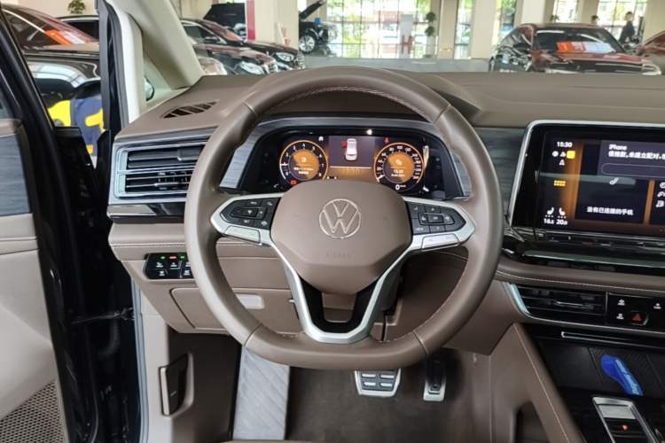 Used Volkswagen Viloran 2023 380TSI Luxury Edition Steering Wheel