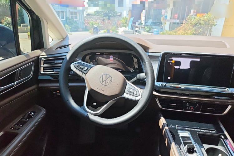 Used Volkswagen Viloran 2023 330TSI Luxury Edition Steering Wheel