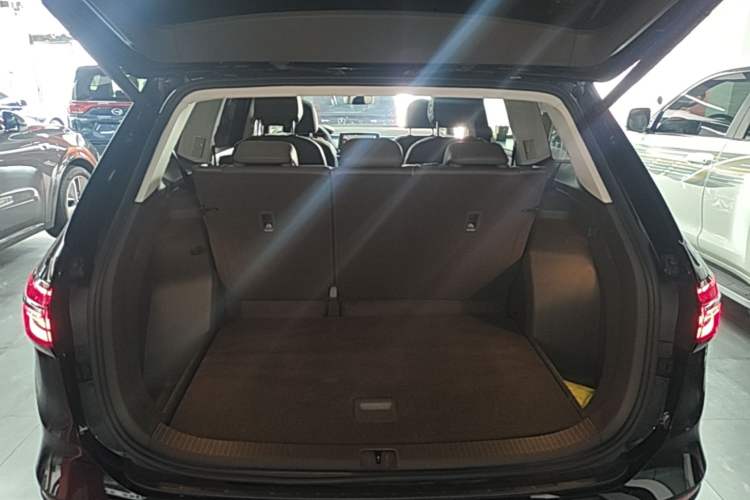 Used Volkswagen Viloran 2023 380TSI Luxury Edition Trunk