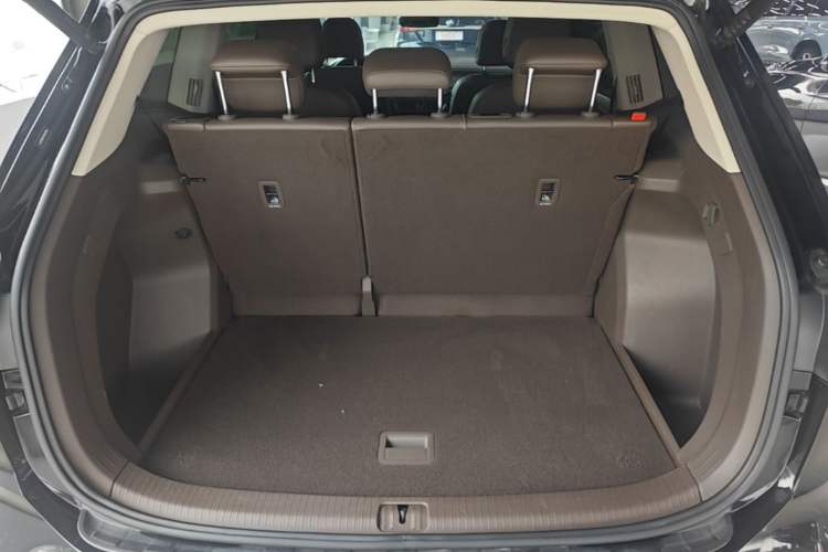 Used Volkswagen Viloran 2023 380TSI Luxury Edition Trunk