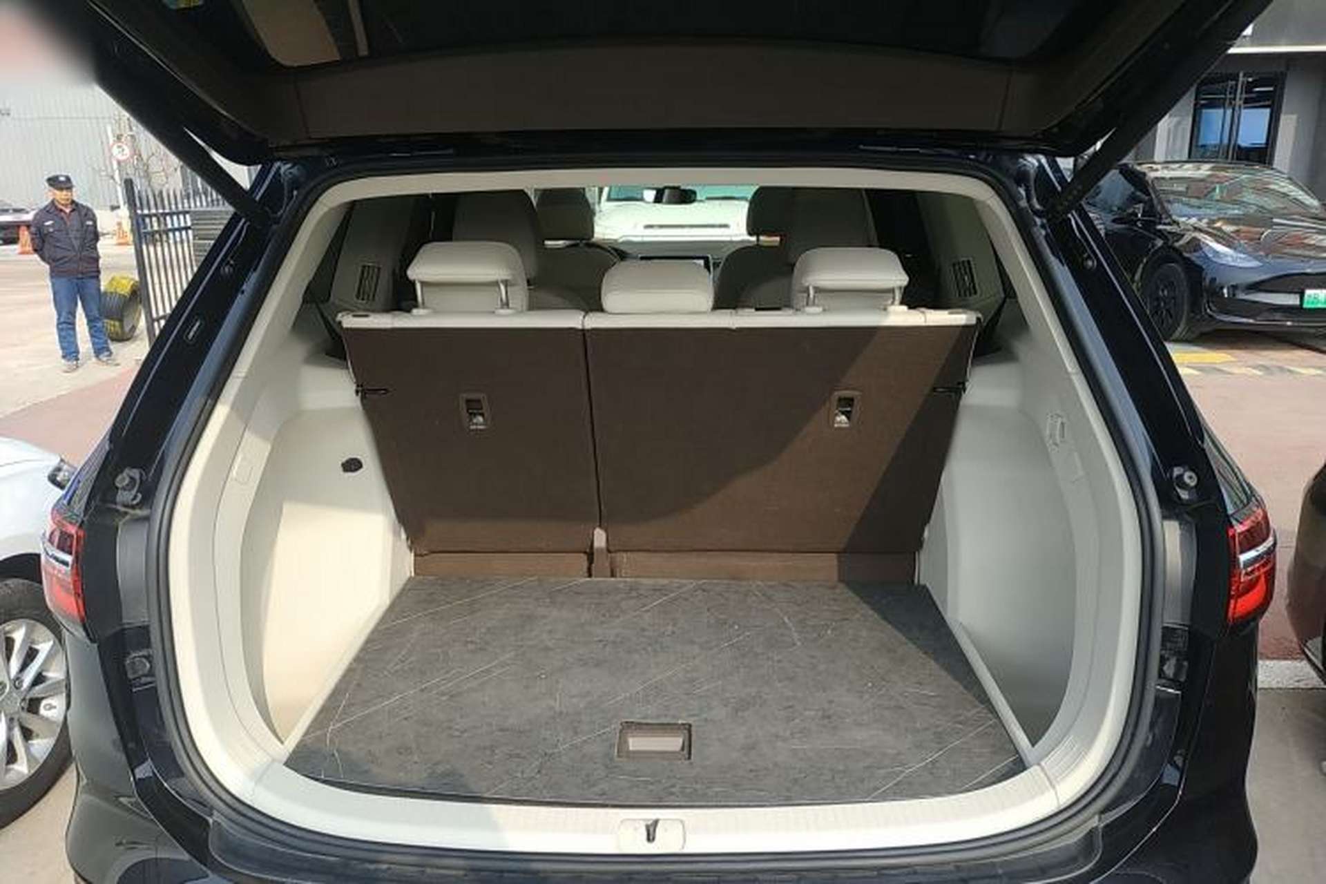 Used Volkswagen Viloran 2023 380TSI Luxury Edition Trunk