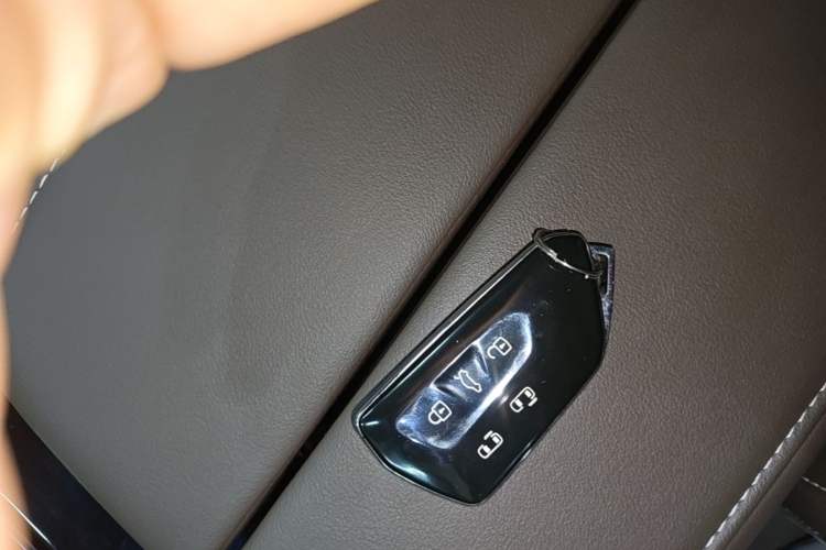 Used Volkswagen Viloran 2023 380TSI Prestige Edition Vehicle Key