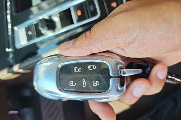 Used Volkswagen Viloran 2023 330TSI Luxury Edition Vehicle Key