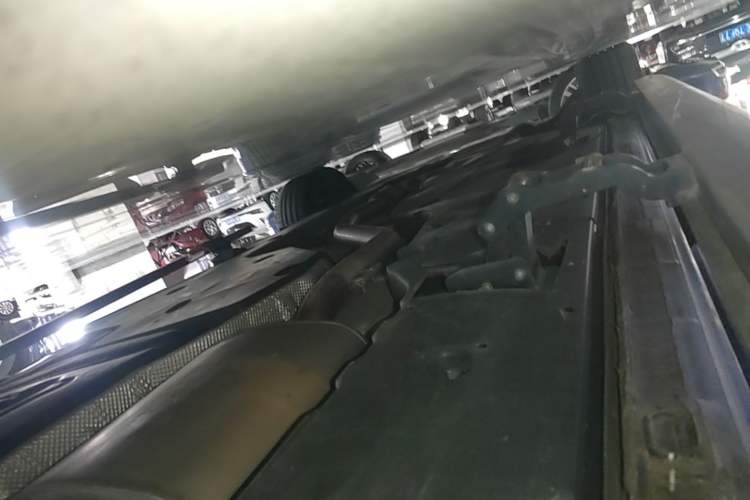 Used Volkswagen Viloran 2023 380TSI Luxury Edition Left Side Sill