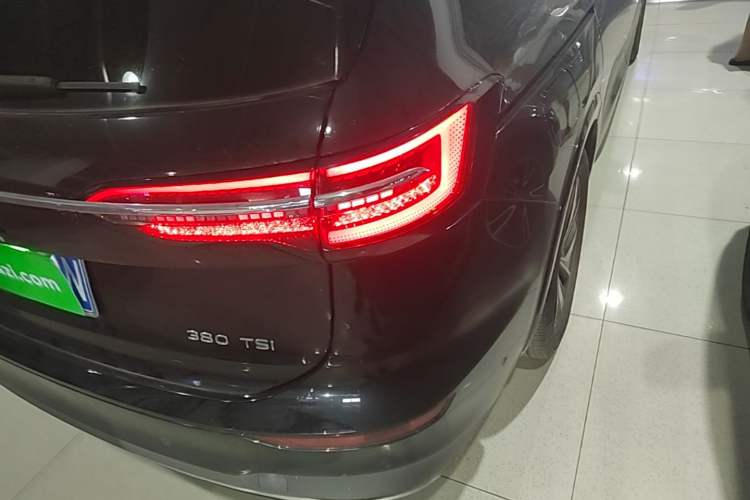 Used Volkswagen Viloran 2023 380TSI Luxury Edition Right Rear Taillight