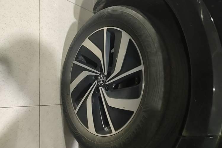 Used Volkswagen Viloran 2023 380TSI Luxury Edition Right Rear Wheel Hub