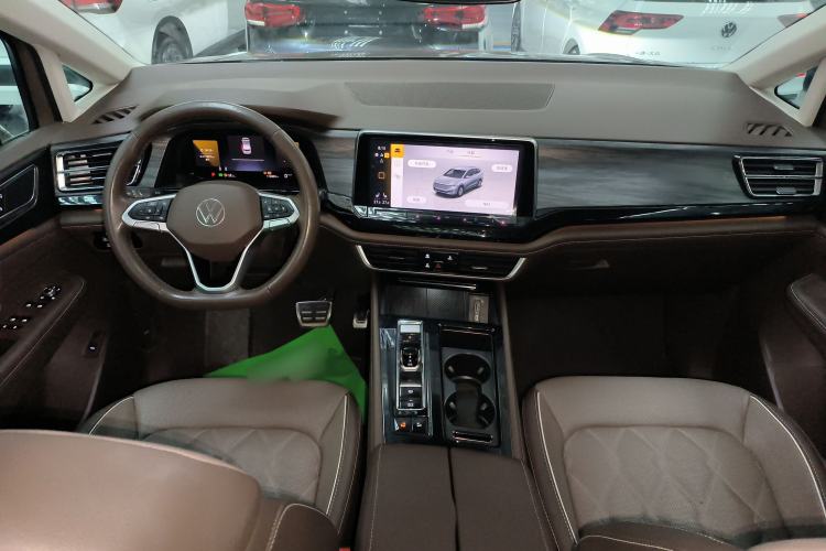 Used Volkswagen Viloran 2023 380TSI Prestige Edition Center Console