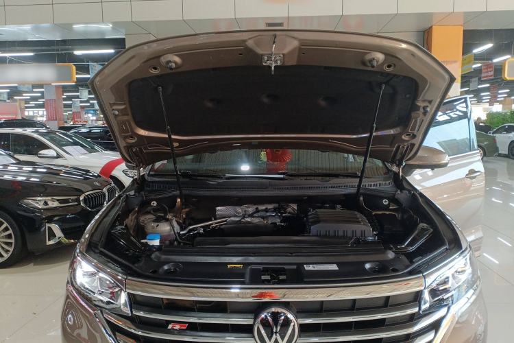 Used Volkswagen Viloran 2023 330TSI Business Edition Engine Bay