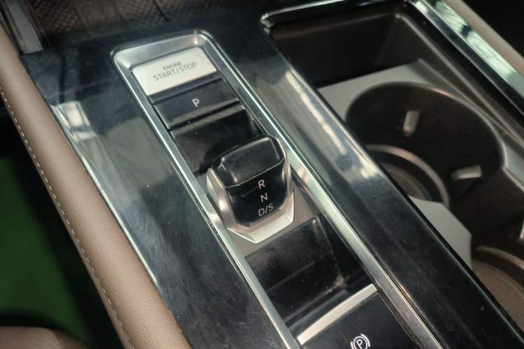 Used Volkswagen Viloran 2023 380TSI Prestige Edition Gear Lever