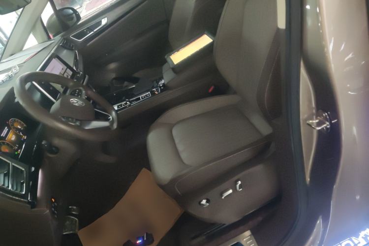 Used Volkswagen Viloran 2023 380TSI Luxury Edition Left Front Seat